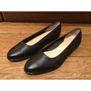 Ferragamo  vintage black flats
